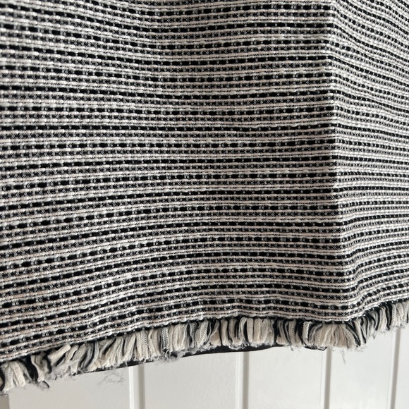 LOFT Tweed Mini Skirt With Fringe Bottom Women’s Size 2 - Picture 4 of 4